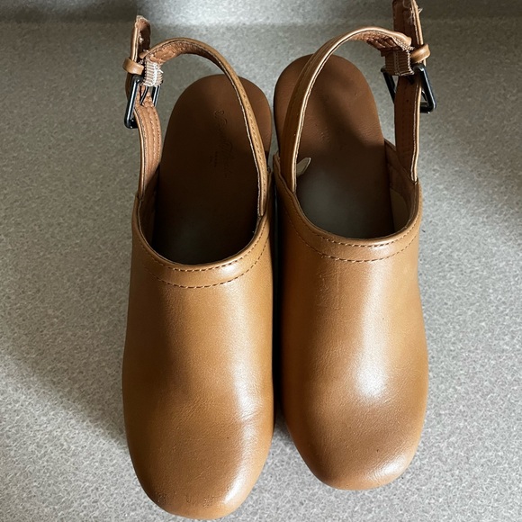 Universal Thread, Tan Leather Slingback Clogs - Picture 1 of 4